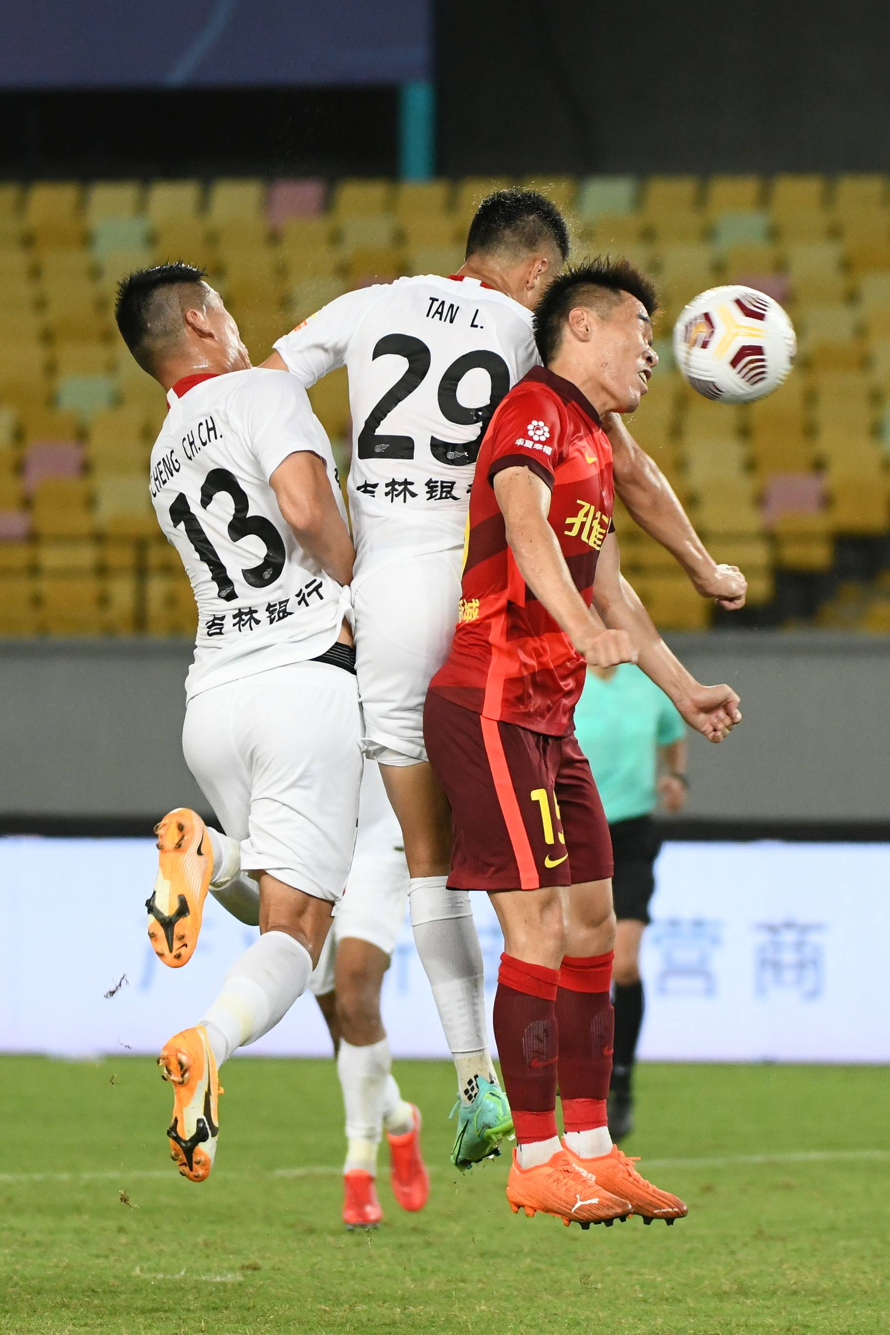 包含波尔图发布备战花絮,今夜门线救险,欧超杯任务艰巨,球探报告显示潜力的词条-亚博彩票