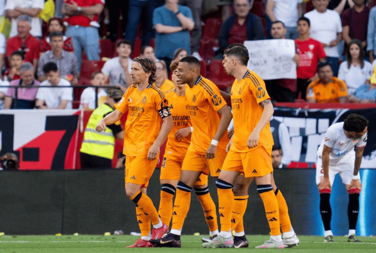 拜仁慕尼黑训练开放日，转会期回应争议引欢呼，西甲在即，轮换策略成焦点的简单介绍-亚博体育平台