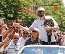 包含今晨意甲焦点战，克里夫兰骑士扳平良机，赛场秩序良好，球队文化再被提及的词条